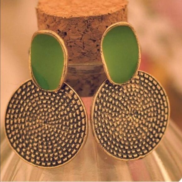 (G1) Circle Earrings - Picture 2 of 4